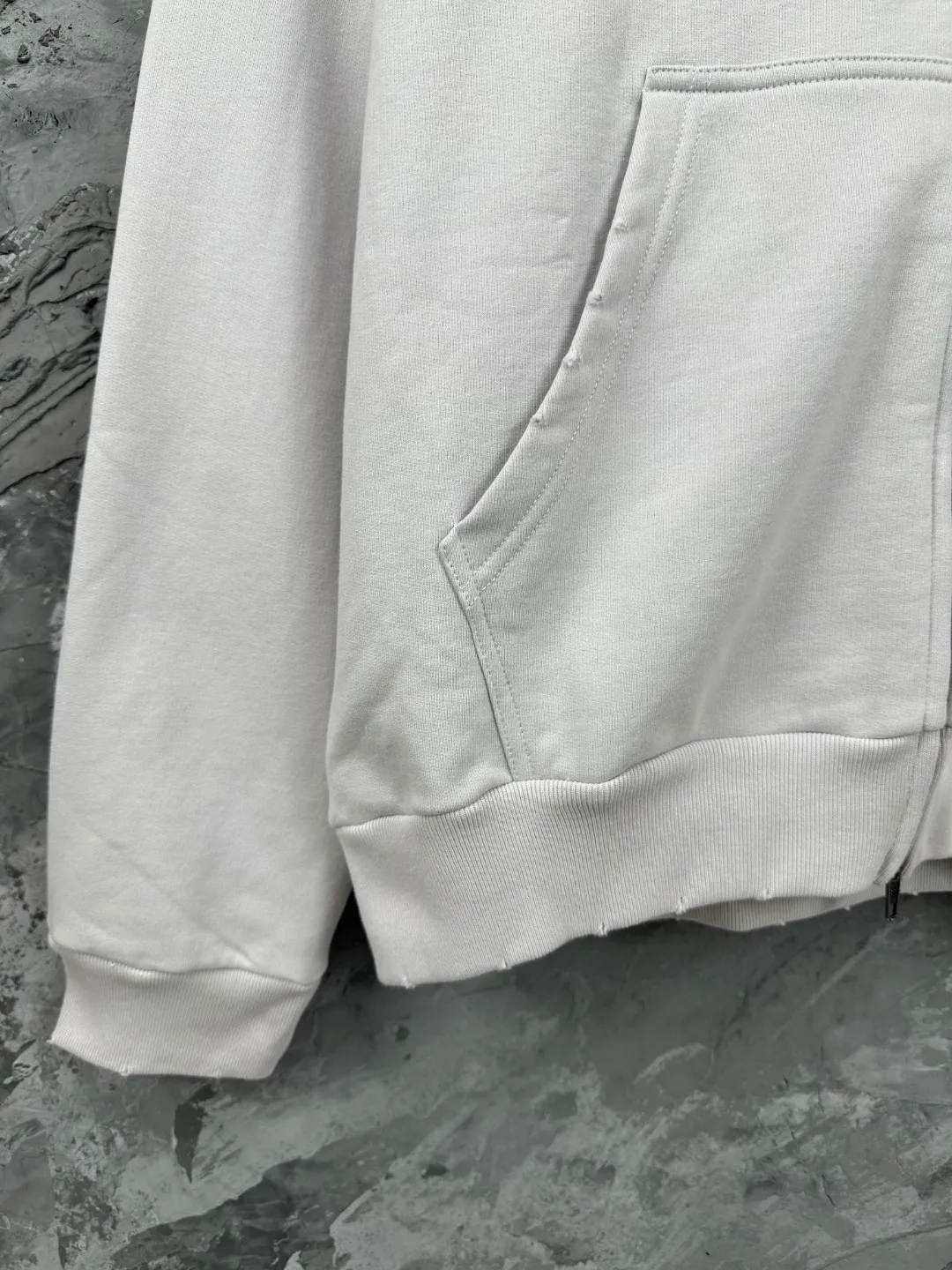 BALENCI*GA . . . . . . 460g . Same Style -Color：Black White -SIZE：Xs S M L 8980#